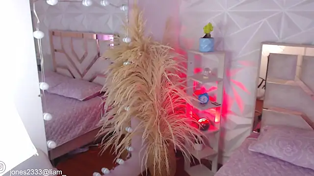 Jonesliam23 online show from September 13, 2025, 6:51 pm