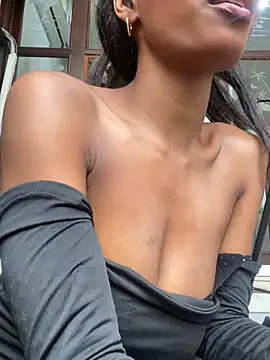 adaraSmiith online show from December 12, 2024, 8:43 pm