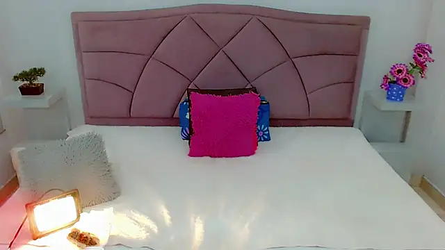 laura sweett120 online show from February 12, 2025, 4:01 am