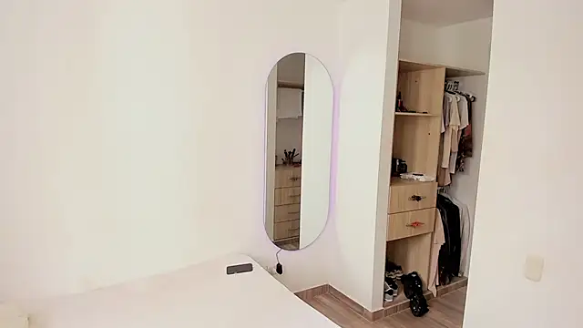 rose scottt online show from October 7, 2025, 2:47 pm