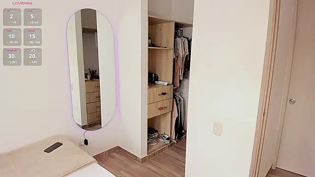 rose scottt online show from October 15, 2025, 3:12 pm