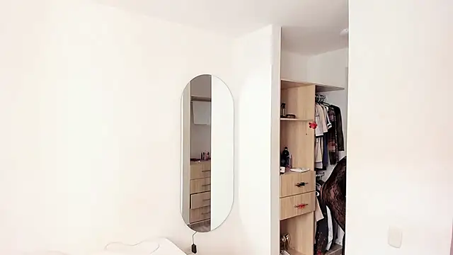 rose scottt online show from November 29, 2025, 2:53 pm