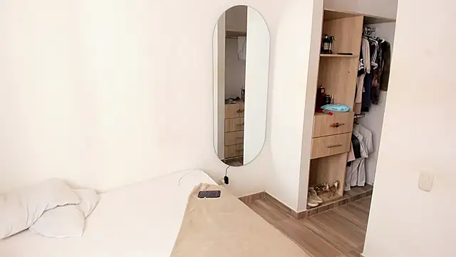 rose scottt online show from December 18, 2025, 2:56 pm