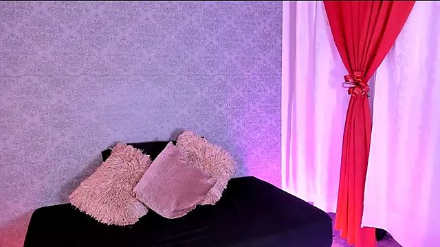 Snapshot of CatrinaRossi chatting on December 19, 2024, 7:51 pm CatrinaRossi online show from December 19, 2024, 7:51 pm