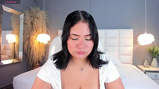 HannaKarson online show from February 12, 2026, 11:38 am