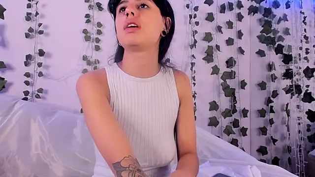 Snapshot of Natasha_Nasty2 chatting on December 23, 2024, 11:17 pm Natasha Nasty2 online show from December 23, 2024, 11:17 pm