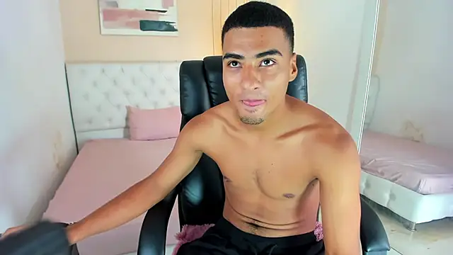 Snapshot of ANGEL_NICOLAS chatting on December 17, 2025, 5:41 pm ANGEL NICOLAS online show from December 17, 2025, 5:41 pm