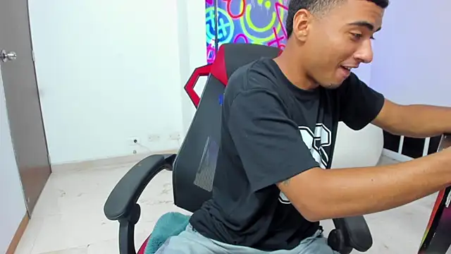 Snapshot of ANGEL_NICOLAS chatting on December 18, 2025, 10:16 pm ANGEL NICOLAS online show from December 18, 2025, 10:16 pm