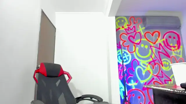 Snapshot of ANGEL_NICOLAS chatting on December 19, 2025, 9:44 pm ANGEL NICOLAS online show from December 19, 2025, 9:44 pm