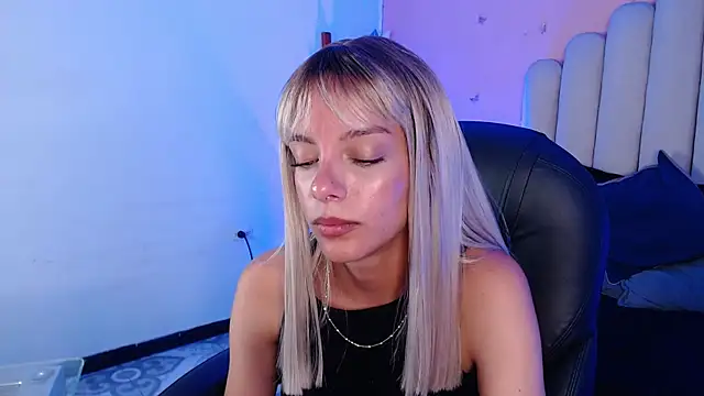 Snapshot of peyton_golden1 chatting on September 29, 2025, 3:55 am peyton golden1 online show from September 29, 2025, 3:55 am