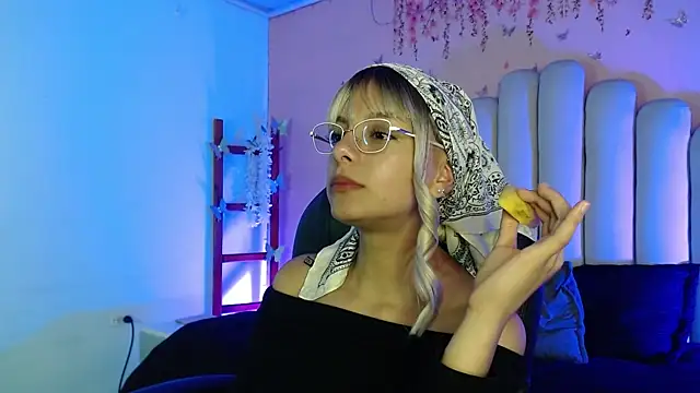 Snapshot of peyton_golden1 chatting on October 15, 2025, 3:28 am peyton golden1 online show from October 15, 2025, 3:28 am