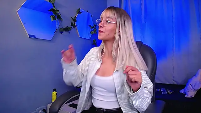 Snapshot of peyton_golden1 chatting on October 22, 2025, 3:40 am peyton golden1 online show from October 22, 2025, 3:40 am