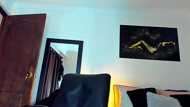 KimberlyBanks2 online show from November 14, 2025, 3:33 pm