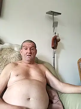 Lutzi1 online show from October 22, 2025, 2:28 pm