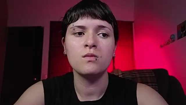 Snapshot of NEXT_DOOR_GIRL_ chatting on June 1, 2026, 11:39 pm NEXT DOOR GIRL online show from June 1, 2026, 11:39 pm