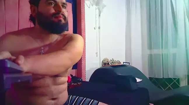 LeidyJones online show from December 6, 2024, 1:33 pm