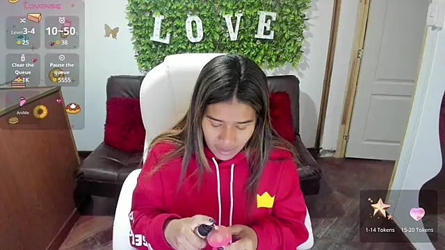 Enma  clark online show from December 20, 2024, 3:14 am