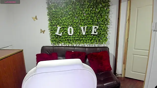 Enma  clark online show from January 25, 2025, 8:00 pm