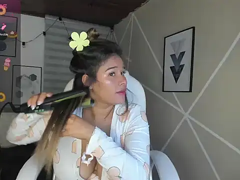 Enma  clark online show from November 4, 2025, 4:44 am