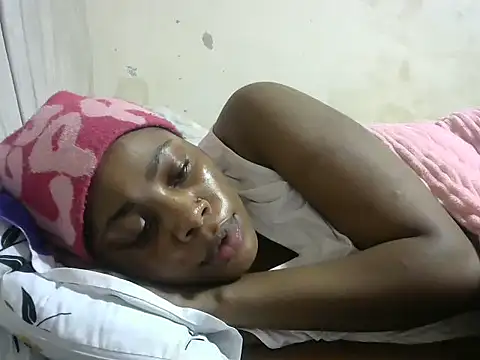 Snapshot of sweetgirlDora chatting on October 4, 2025, 8:29 pm sweetgirlDora online show from October 4, 2025, 8:29 pm