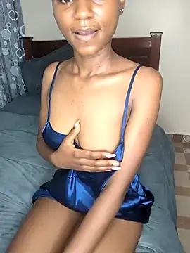 Snapshot of sweetgirlDora chatting on October 25, 2025, 12:51 am sweetgirlDora online show from October 25, 2025, 12:51 am