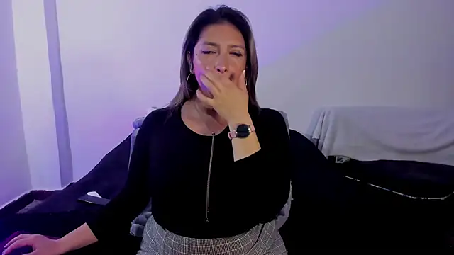 MichelleManson online show from November 12, 2025, 10:15 am