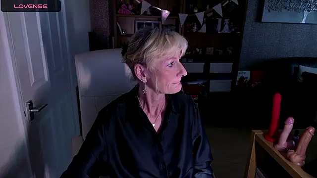 TopazCamgirl online show from December 13, 2024, 1:12 pm