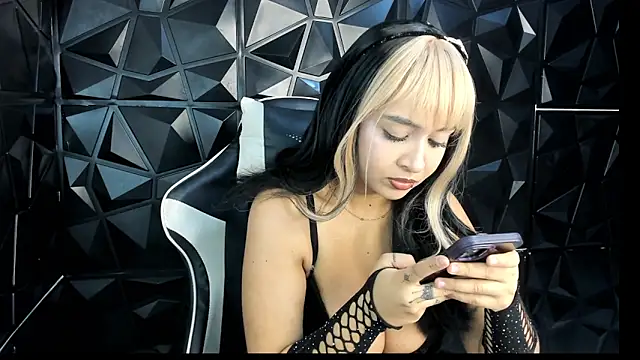 HelueHorny13 online show from October 3, 2025, 4:31 am