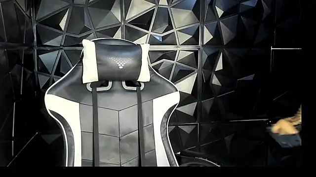 HelueHorny13 online show from November 21, 2025, 5:50 am