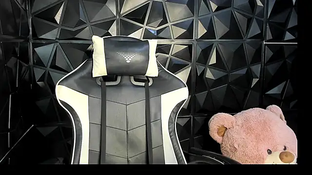 HelueHorny13 online show from November 29, 2025, 5:43 am