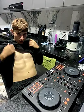 oliver Lz online show from October 11, 2025, 2:55 am