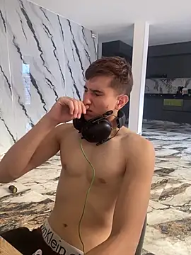 oliver Lz online show from November 2, 2025, 7:49 pm