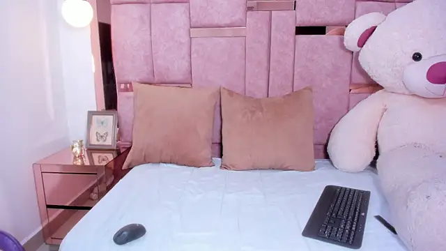 kaylin jann online show from October 31, 2025, 6:20 pm