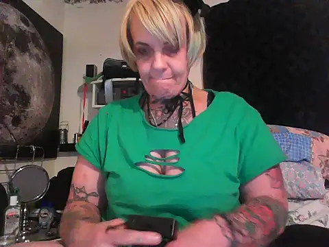 Snapshot of Hunniebunnie78 chatting on June 14, 2026, 6:48 am Hunniebunnie78 online show from June 14, 2026, 6:48 am