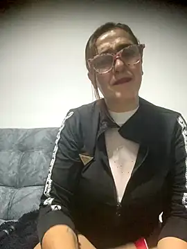 anastasia and jordan online show from October 18, 2025, 9:43 am