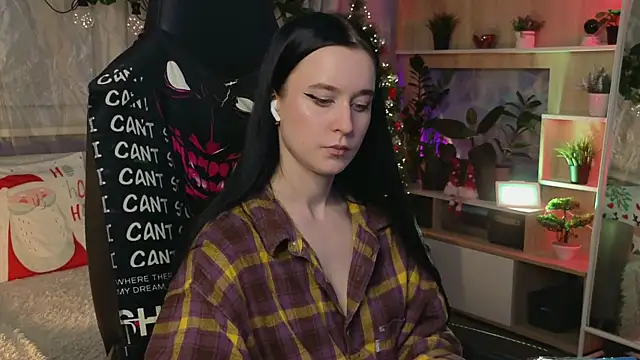 KiraLiLime online show from March 4, 2025, 10:27 pm