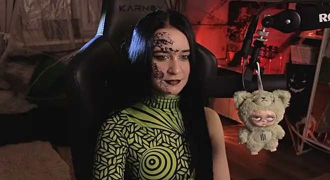 KiraLiLime online show from October 31, 2025, 4:30 pm