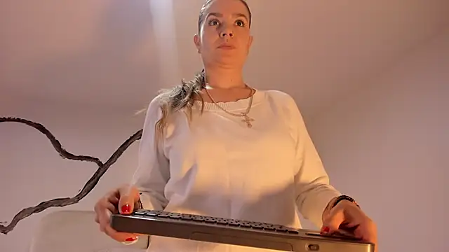 BridgetRodriguez online show from January 31, 2025, 12:07 pm