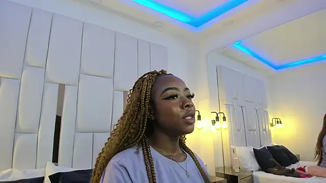 mia schwarz online show from February 2, 2025, 7:57 pm