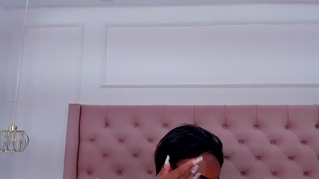 mia schwarz online show from September 11, 2025, 4:51 pm