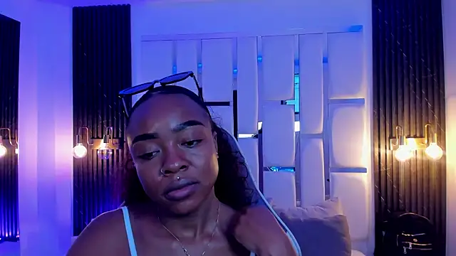 mia schwarz online show from November 6, 2025, 9:48 pm