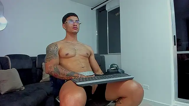 Snapshot of davis_alx1 chatting on December 3, 2024, 11:24 pm davis alx1 online show from December 3, 2024, 11:24 pm