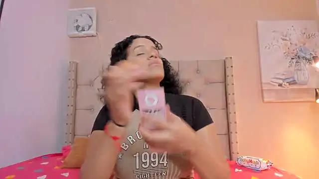 vanesasexyhot21 online show from October 30, 2025, 2:35 am