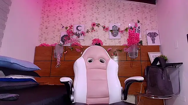 aisha sh online show from September 11, 2025, 11:54 am