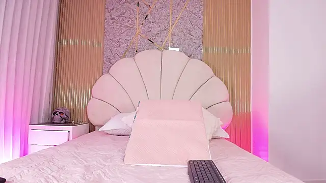 aisha sh online show from November 4, 2025, 12:04 pm