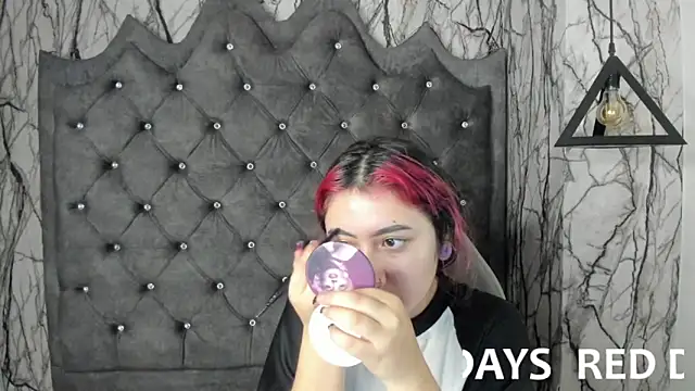 larissa01  online show from February 5, 2025, 3:13 am