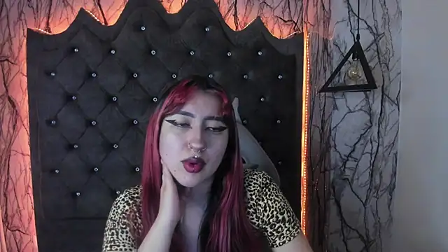 larissa01  online show from February 17, 2025, 3:04 am