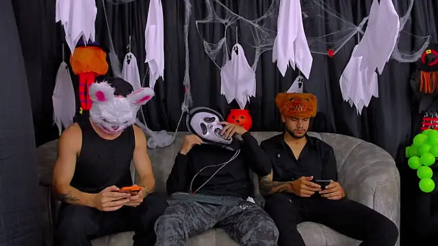 hot day online show from October 31, 2025, 9:16 pm