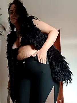 Im Amelia online show from February 5, 2025, 9:18 pm