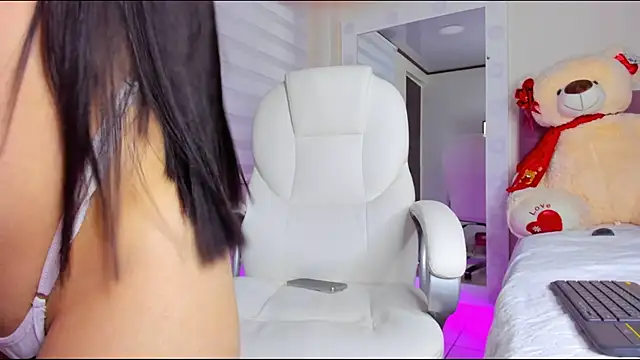 Snapshot of isaa_19 chatting on February 6, 2025, 10:26 am isaa 19 online show from February 6, 2025, 10:26 am